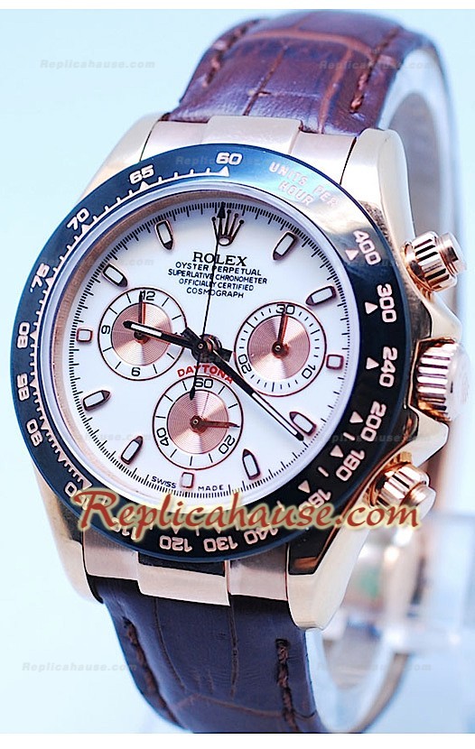 Rolex Daytona Chronograph Lunette MonoBloc Cerachrom Face Blanche Boîtier en Or Rose Bracelet Marron