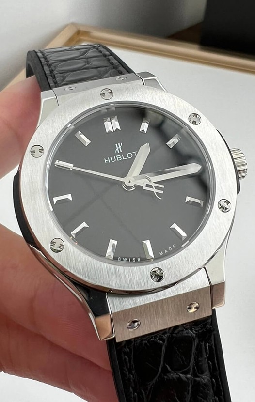 Hublot Classic Fusion en acier inoxydable 33MM Cadran noir Mouvement suisse à quartz Montre de qualité miroir 1:1