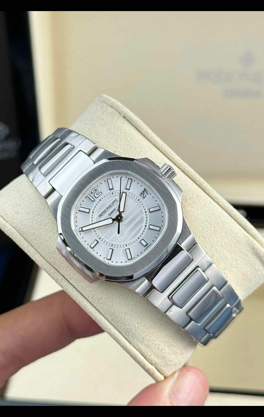 Patek Philippe Nautilus Super Clone 7010 32MM Réplique 1:1 Cadran Acier 