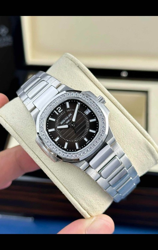 Patek Philippe Nautilus Super Clone 7010 32MM Réplique 1:1 Cadran Noir 