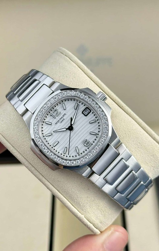 Patek Philippe Nautilus Super Clone 7010 32MM Réplique 1:1 Cadran Acier 