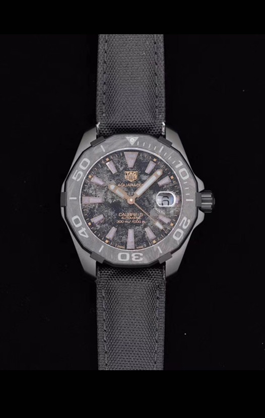Tag Heuer Aquaracer Calibre 5 Titane Carbone 41MM 1:1 Réplique de montre à miroir 