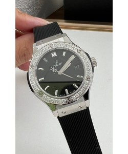 Hublot Classic Fusion en acier inoxydable 33MM Cadran noir Mouvement suisse à quartz Montre de qualité miroir 1:1