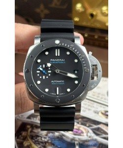 Panerai Super Clone Submersible PAM683 Réplique montre miroir 1:1 42 mm