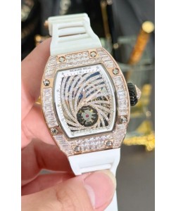 Montre Richard Mille RM51-02 avec boîtier en or rose et mouvement automatique Mossanites