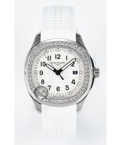 Réplique de montre Patek Philippe Aquanaut 5267 avec cadran blanc et mouvement à quartz suisse 