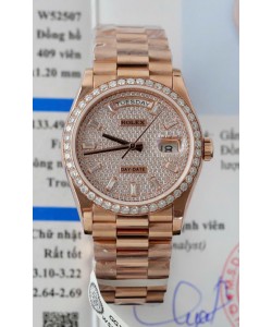 Montre Rolex Day-Date Super Clone plaquée or rose, personnalisée et pavée de diamants